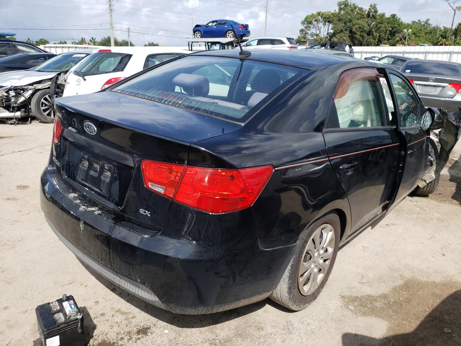 Photo 4 from auction – 2013 KIA FORTE EX with VIN KNAFU4A27D5703770