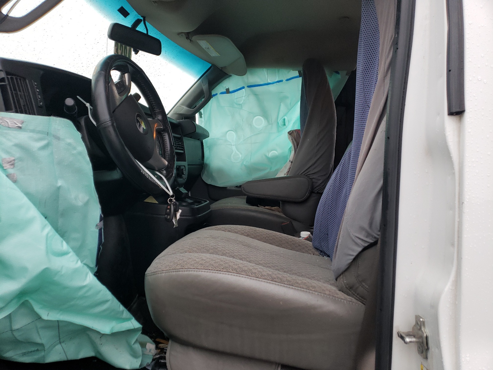 Photo 5 from auction – 2017 CHEVROLET EXPRESS G2 with VIN 1GCWGBFG0H1211033
