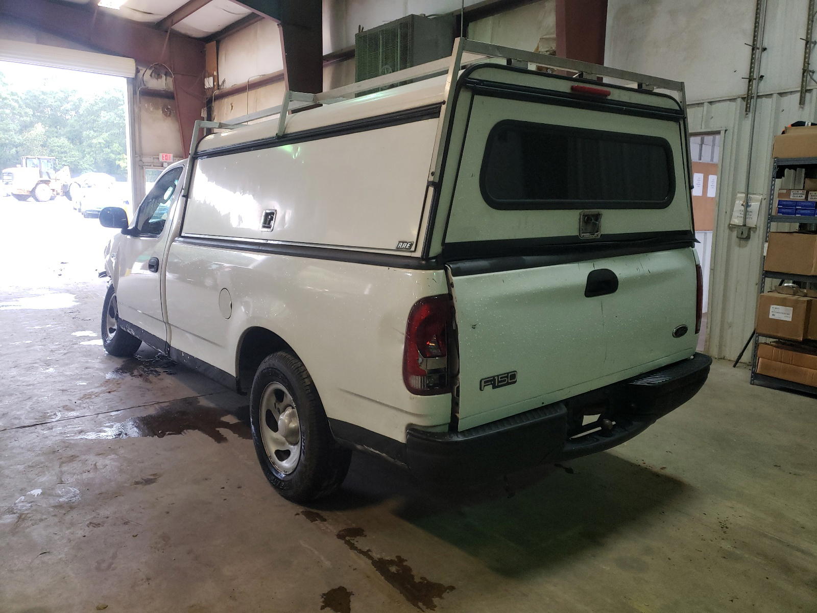 Photo 3 from auction – 2002 FORD F150 with VIN 1FTRF172X2NB39903