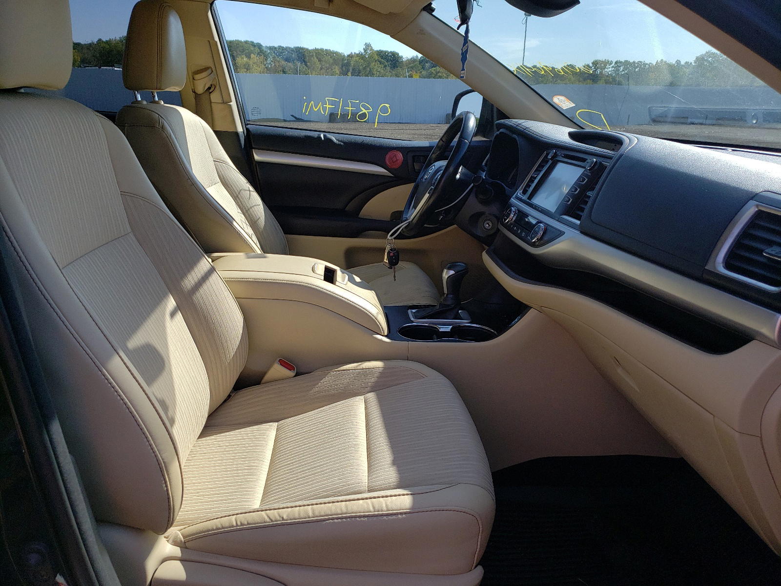 Photo 18 from auction – 2018 TOYOTA HIGHLANDER with VIN 5TDBZRFH0JS898520