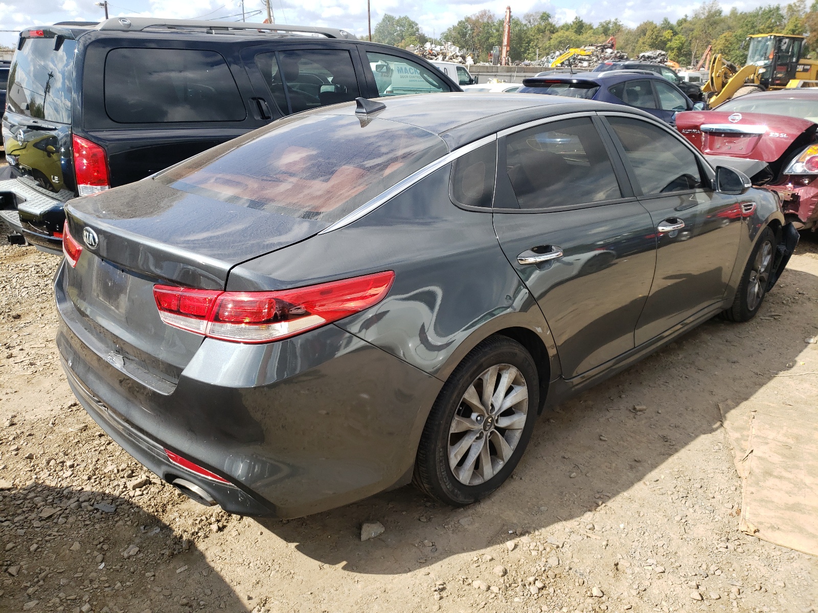 Photo 4 from auction – 2017 KIA OPTIMA LX with VIN 5XXGT4L38HG122571