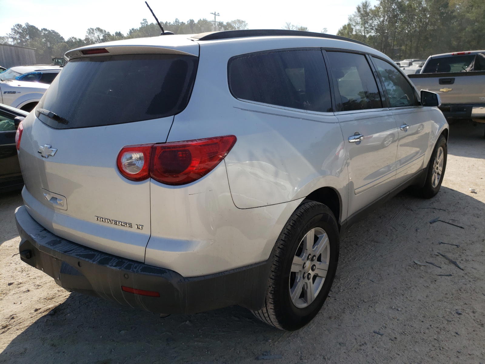 Photo 4 from auction – 2010 CHEVROLET TRAVERSE L with VIN 1GNLRFED2AS128187