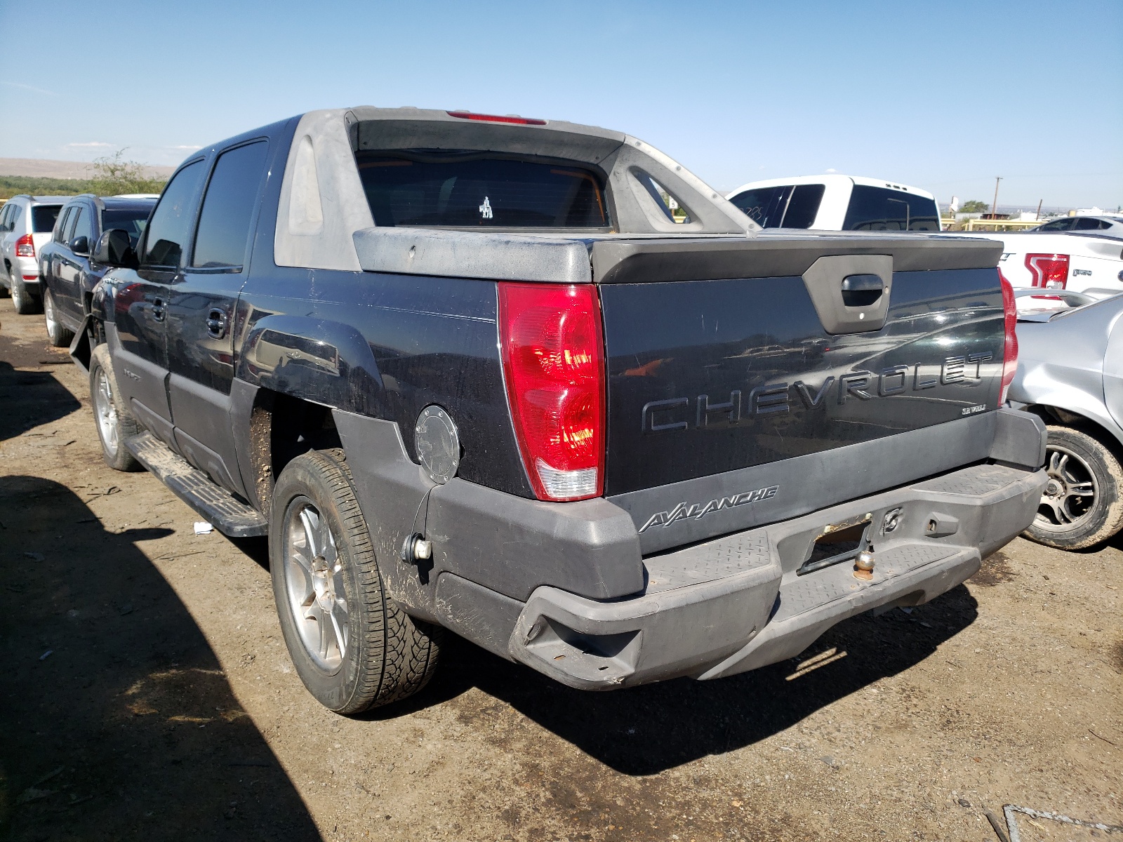 Photo 3 from auction – 2004 CHEVROLET AVALANCHE with VIN 3GNEC12T24G265733