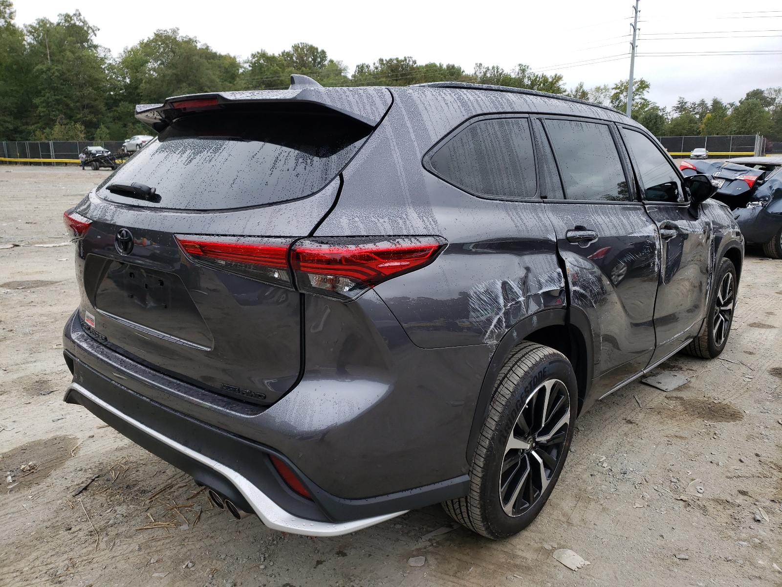 Photo 4 from auction – 2021 TOYOTA HIGHLANDER with VIN 5TDJZRBH9MS117158