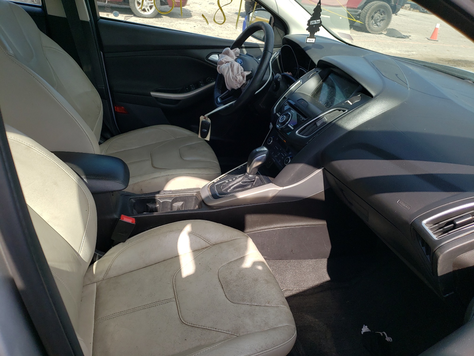 Photo 5 from auction – 2016 FORD FOCUS TITA with VIN 1FADP3N24GL302608
