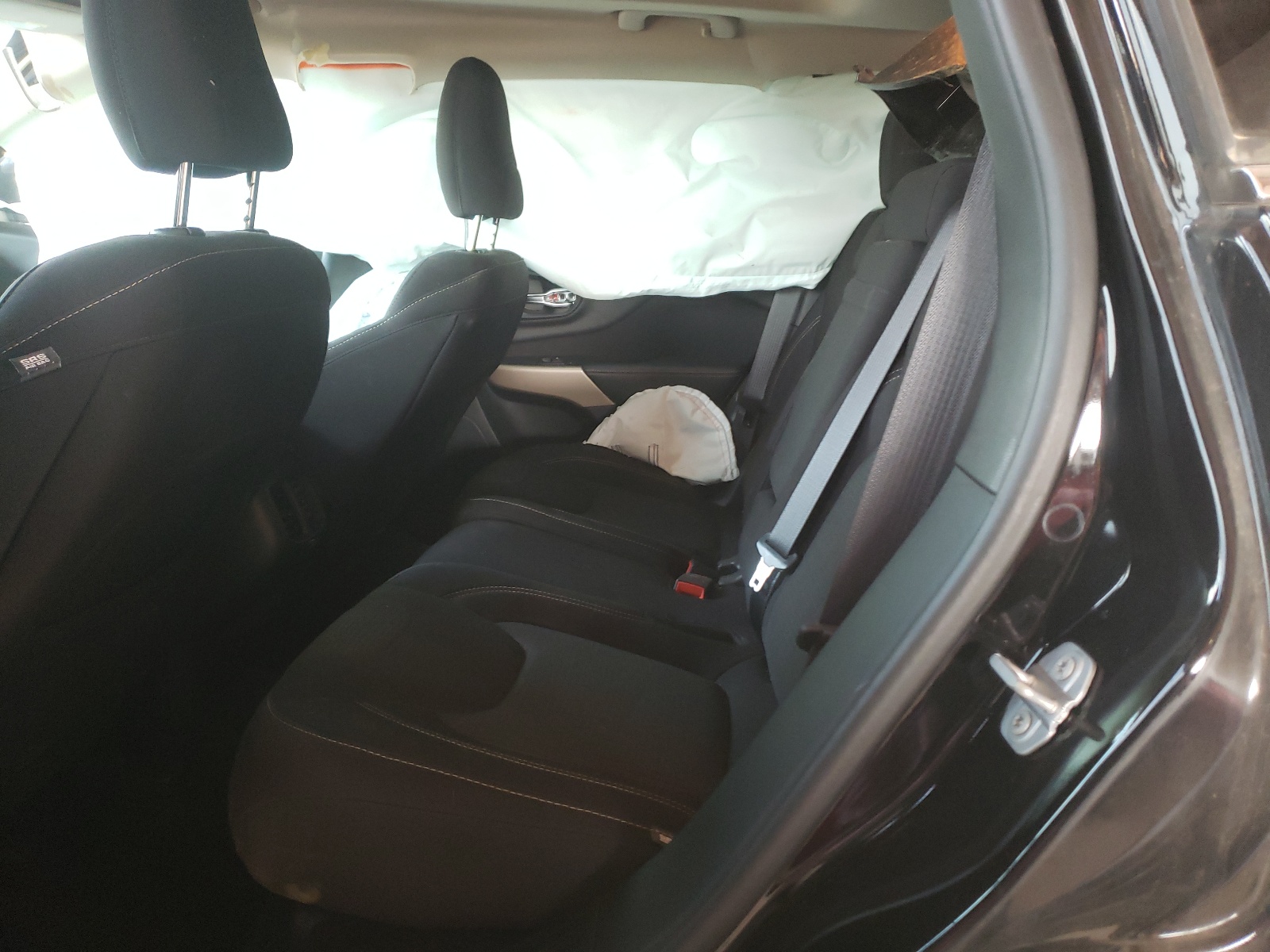 Photo 6 from auction – 2017 JEEP CHEROKEE L with VIN 1C4PJLCB1HW640401