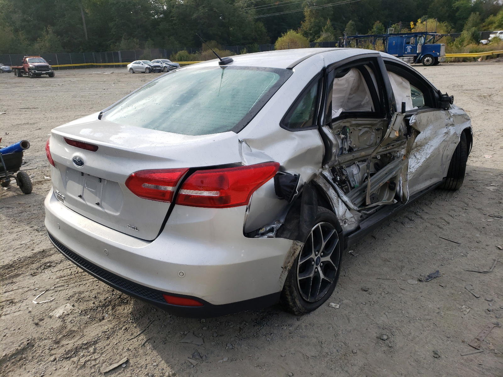 Photo 4 from auction – 2017 FORD FOCUS SEL with VIN 1FADP3H26HL220053
