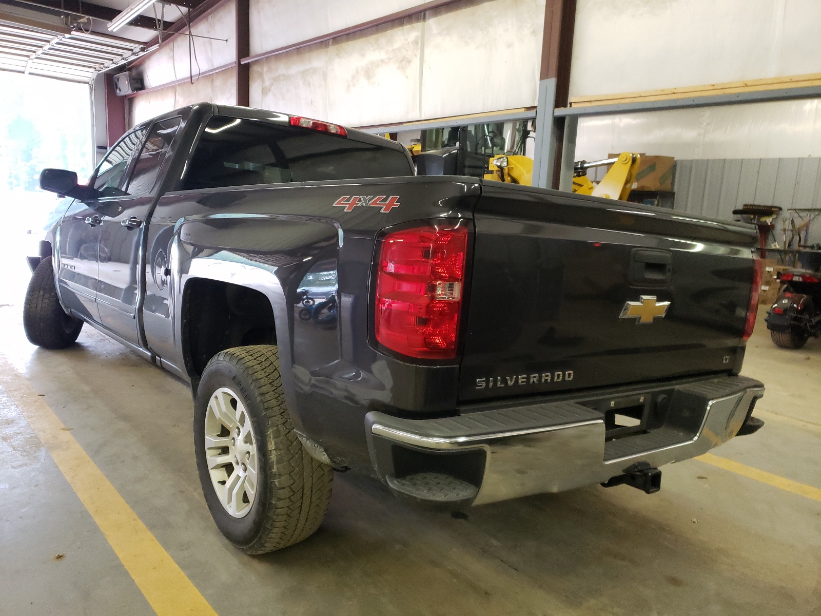 Photo 3 from auction – 2016 CHEVROLET SILVERADO with VIN 1GCVKREC5GZ233174