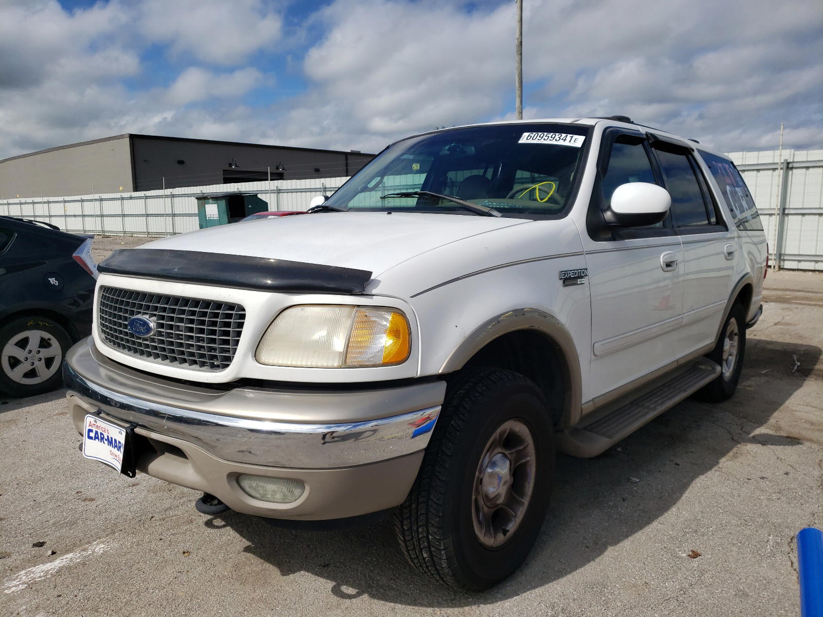 Photo 2 from auction – 2000 FORD EXPEDITION with VIN 1FMPU18L0YLA20875