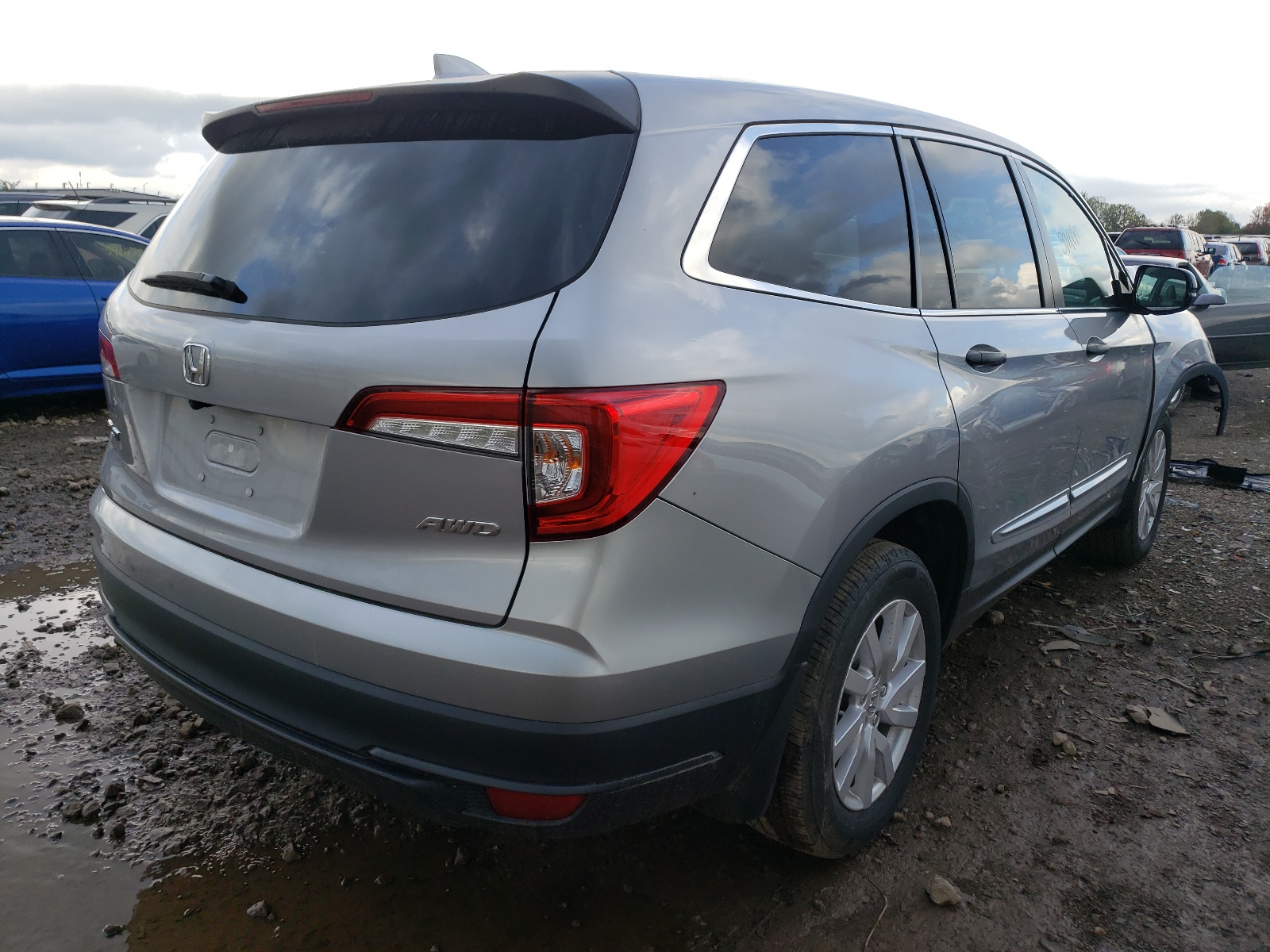 Photo 4 from auction – 2019 HONDA PILOT LX with VIN 5FNYF6H13KB079329