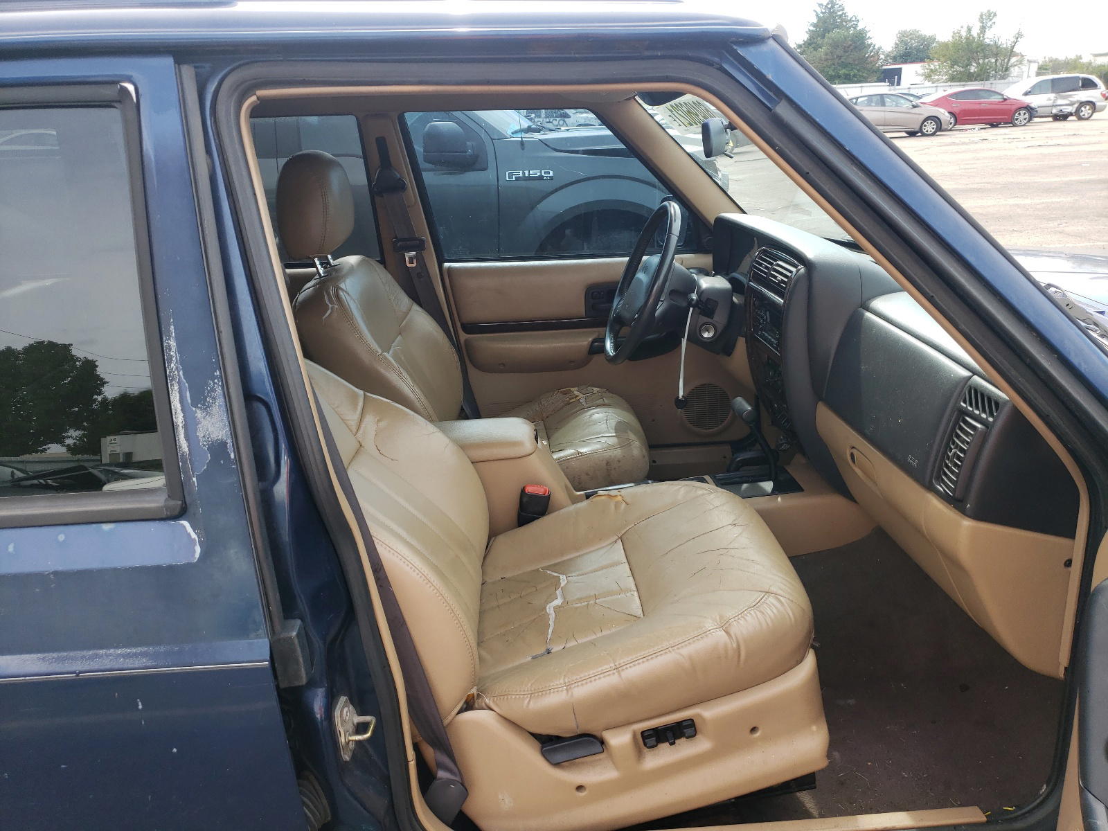 Photo 5 from auction – 2001 JEEP CHEROKEE C with VIN 1J4FF58S71L574391