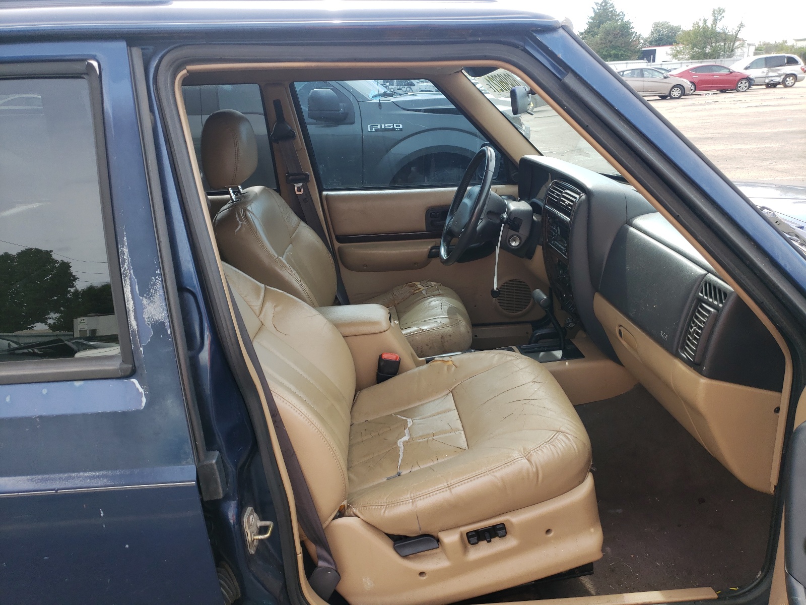 Фото 5 с аукциона – 2001 JEEP CHEROKEE C с VIN 1J4FF58S71L574391