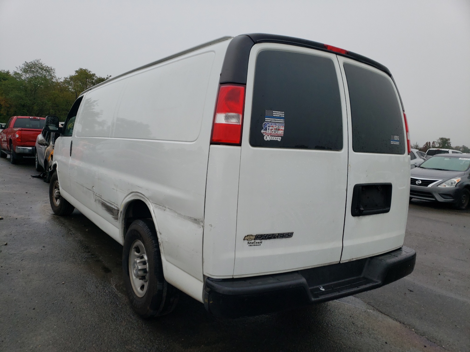 Photo 3 from auction – 2017 CHEVROLET EXPRESS G2 with VIN 1GCWGBFG0H1211033