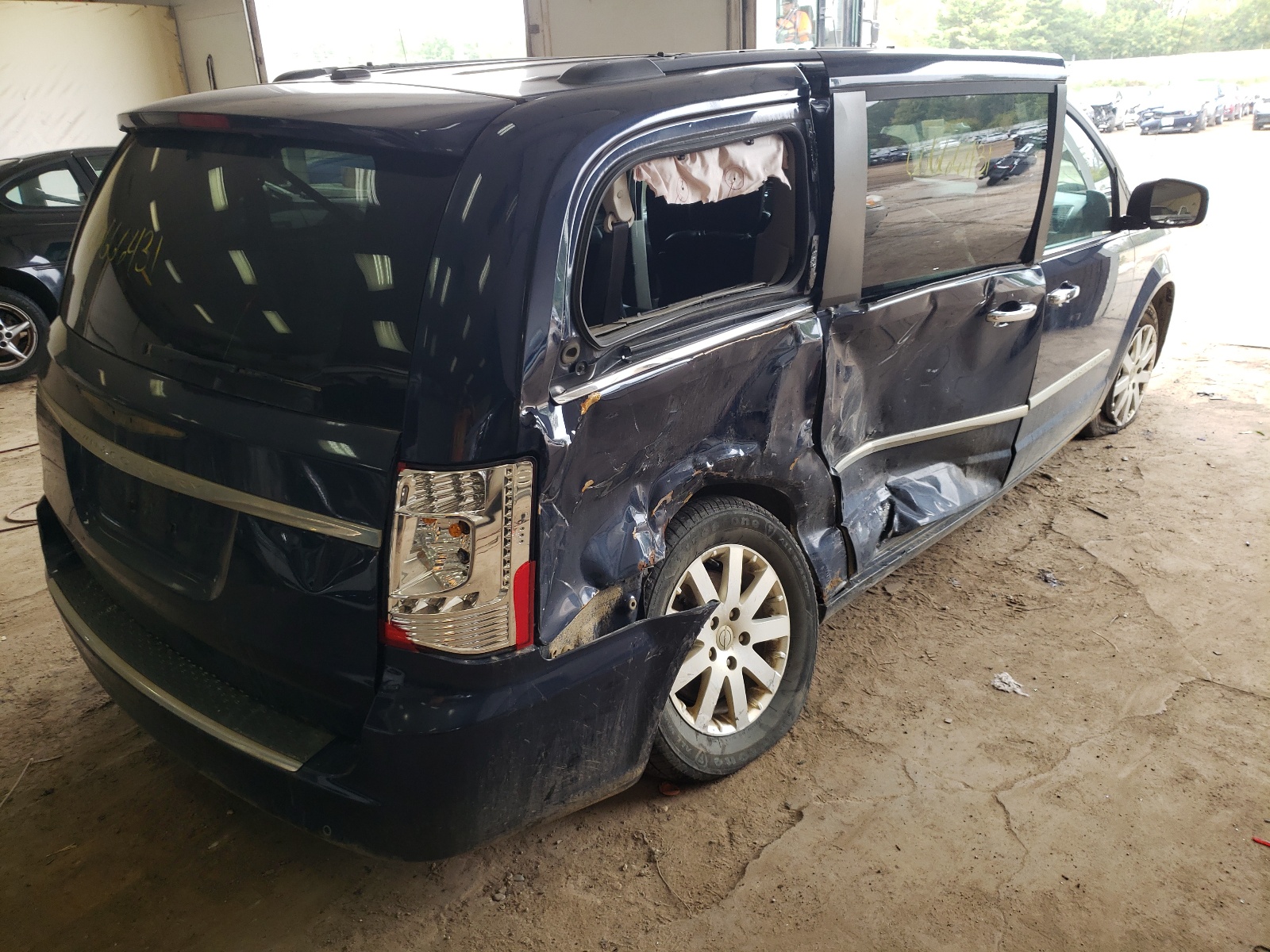 Photo 4 from auction – 2012 CHRYSLER TOWN & COU with VIN 2C4RC1CG9CR345437