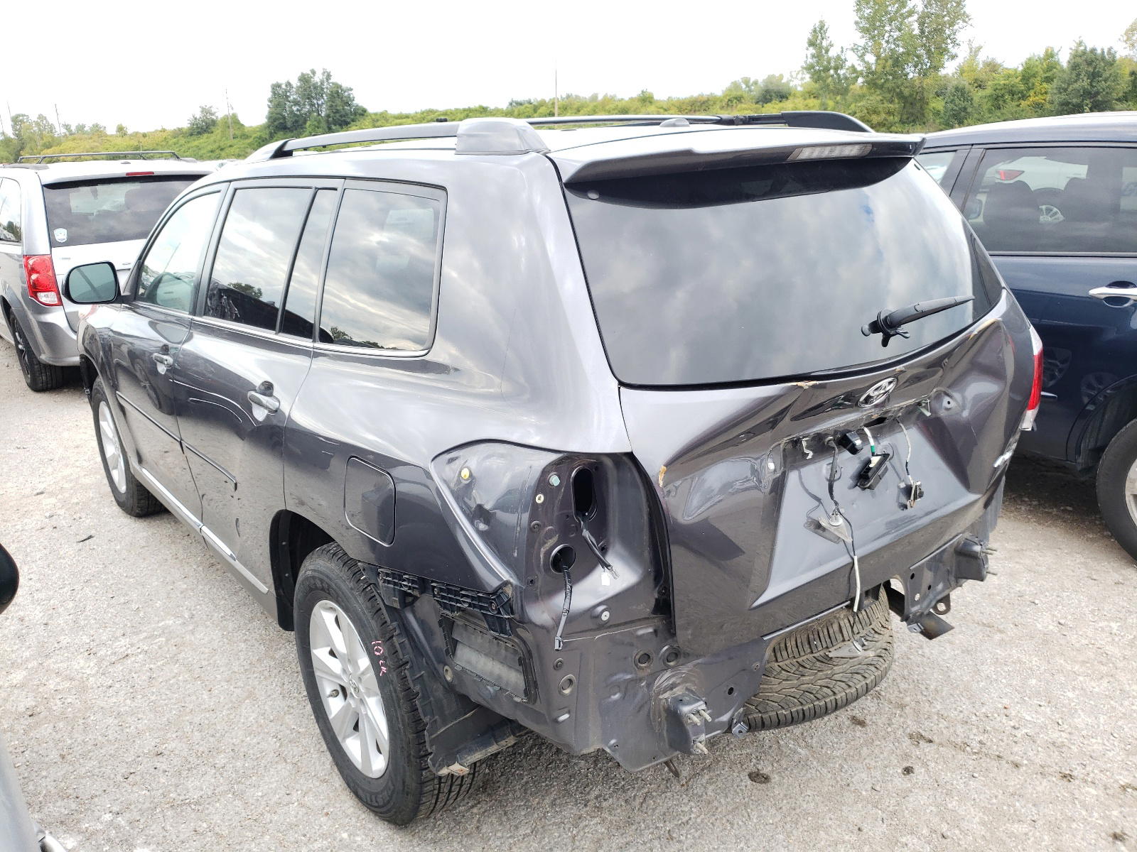 Photo 3 from auction – 2011 TOYOTA HIGHLANDER with VIN 5TDBK3EH9BS043433