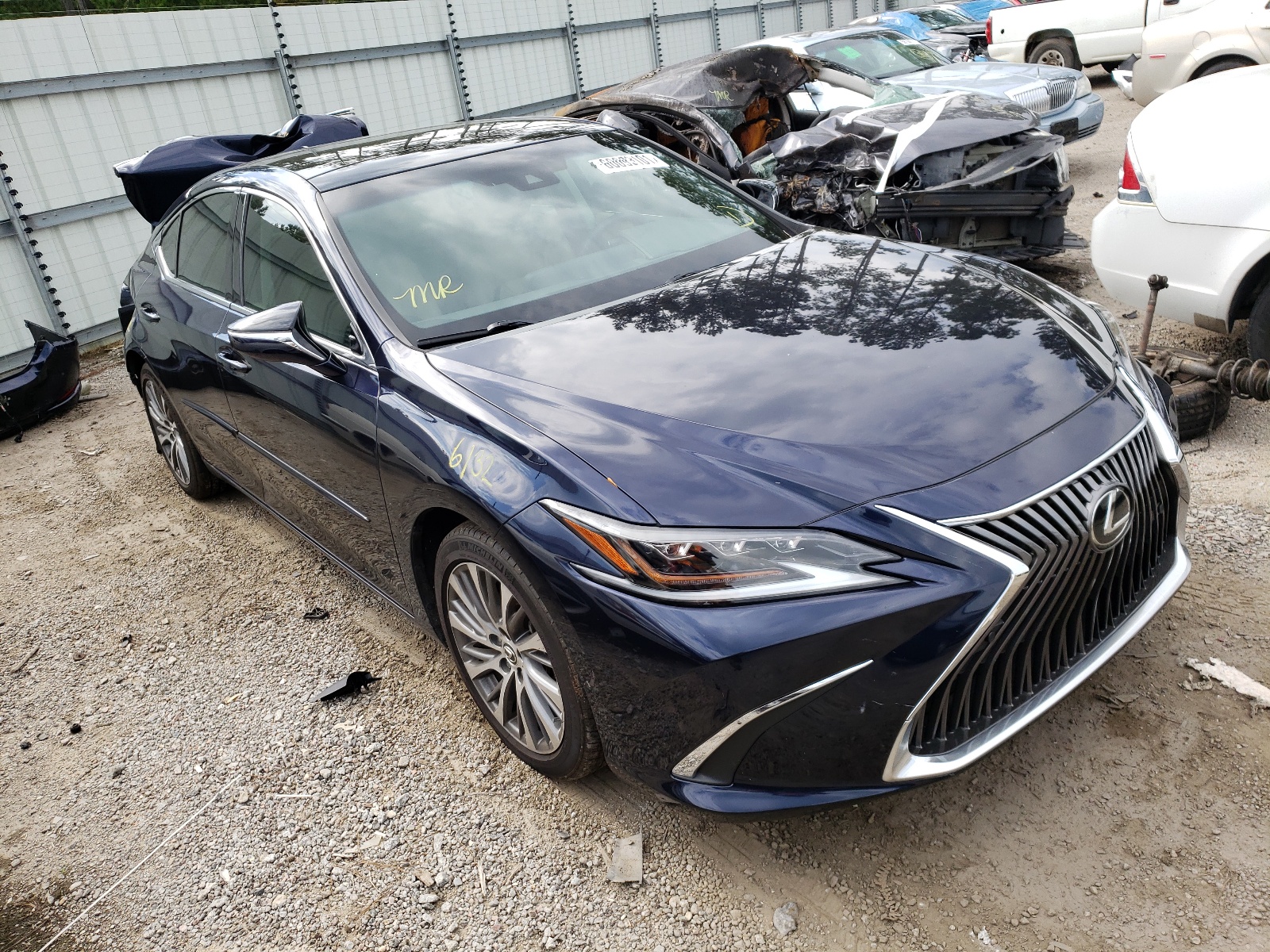 LEXUS ES 350 2019 with VIN 58ABZ1B13KU010919 - Photo from auction