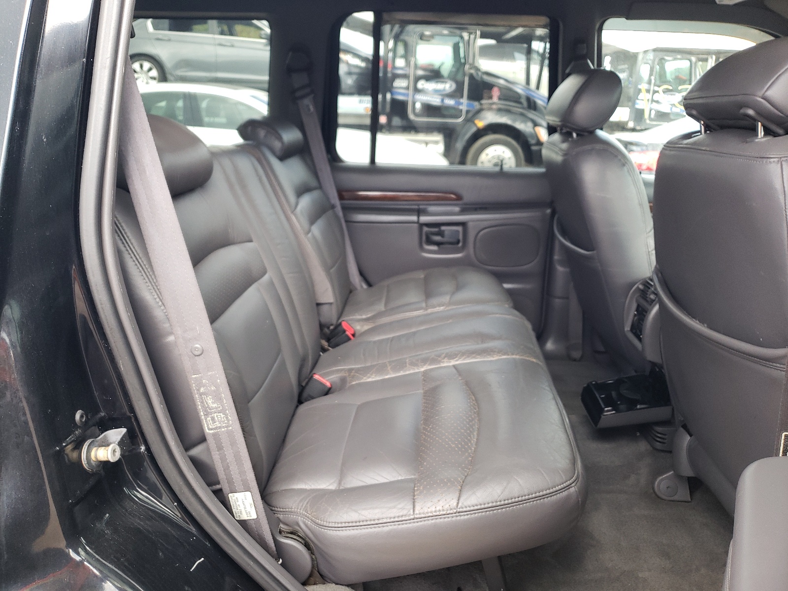 صورة رقم 6 من المزاد - 2000 FORD EXPLORER L مع VIN 1FMZU85P6YUB27173
