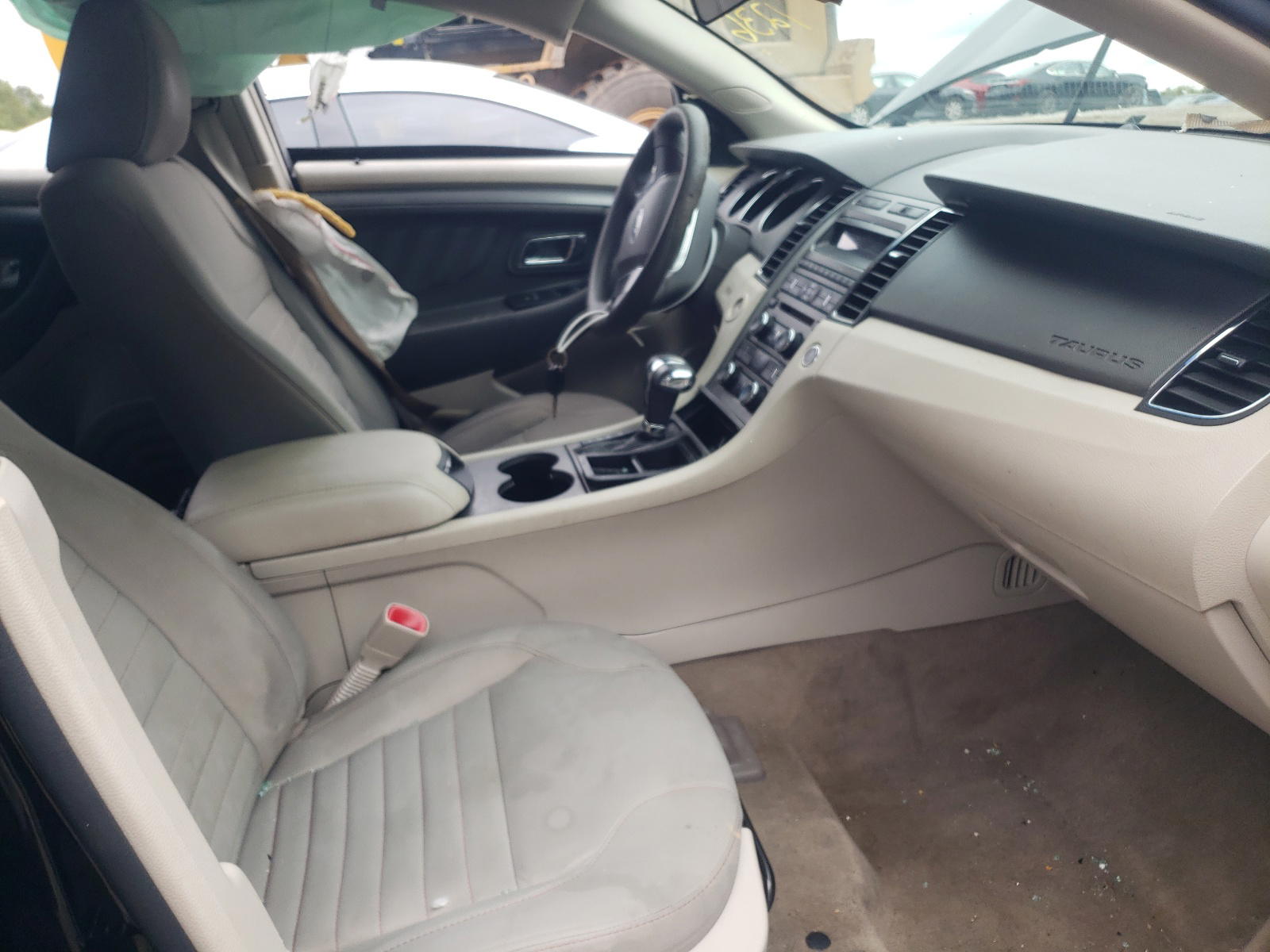 Photo 5 from auction – 2011 FORD TAURUS SE with VIN 1FAHP2DW8BG161236