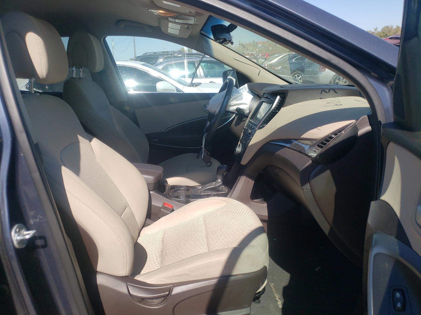 Photo 5 from auction – 2017 HYUNDAI SANTA FE S with VIN 5NMZU3LB2HH049917