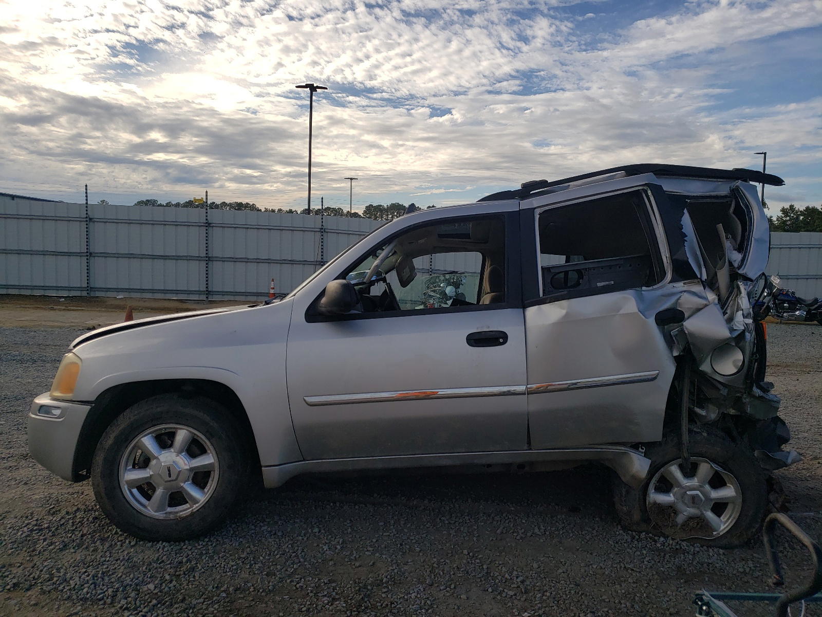 Photo 10 from auction – 2007 GMC ENVOY with VIN 1GKDS13S872100557