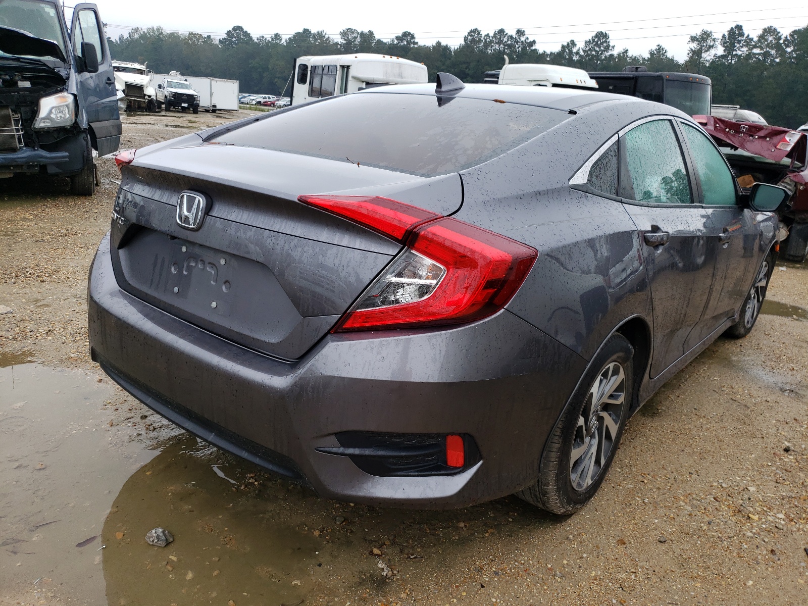 Photo 4 from auction – 2018 HONDA CIVIC EX with VIN 19XFC2F77JE032082