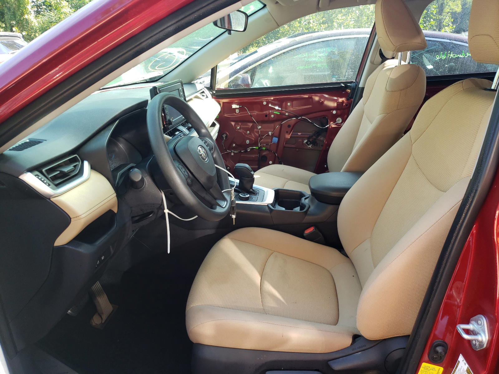 Photo 5 from auction – 2021 TOYOTA RAV4 LE with VIN JTML6RFV1MD013213