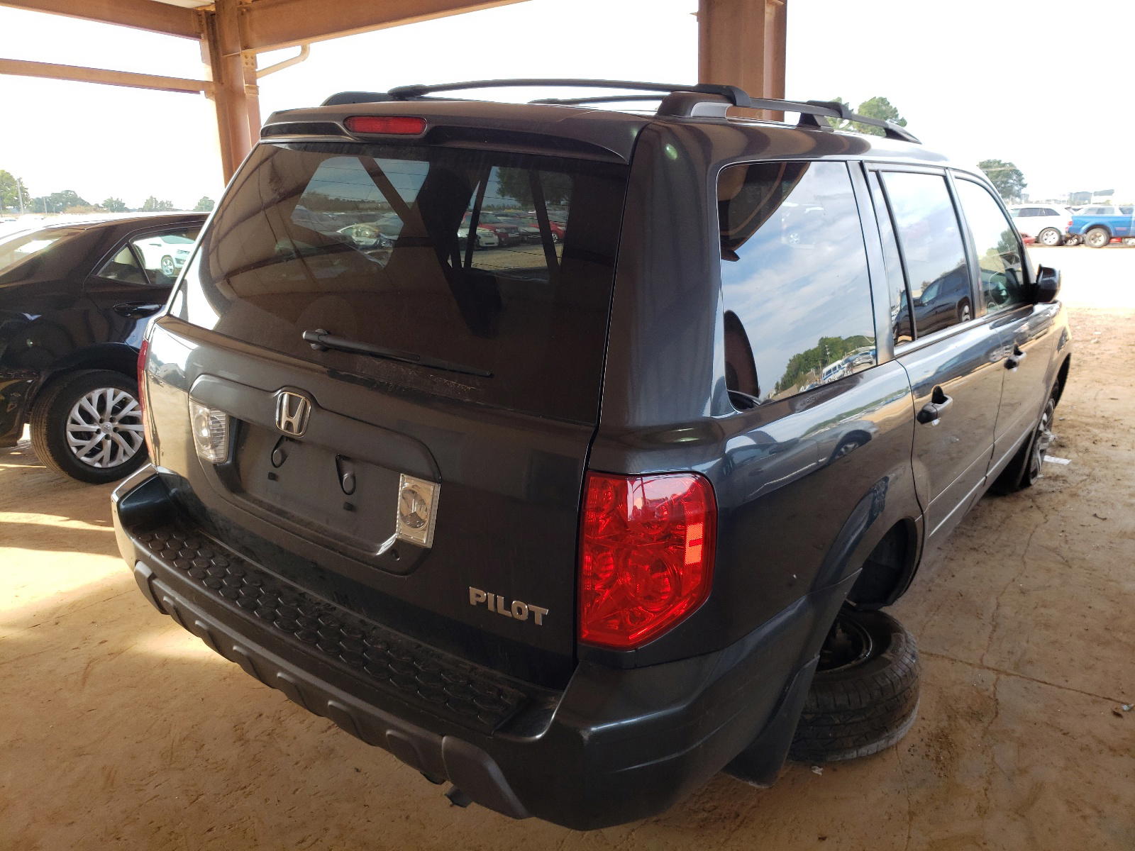 Photo 4 from auction – 2004 HONDA PILOT EXL with VIN 2HKYF18574H554135