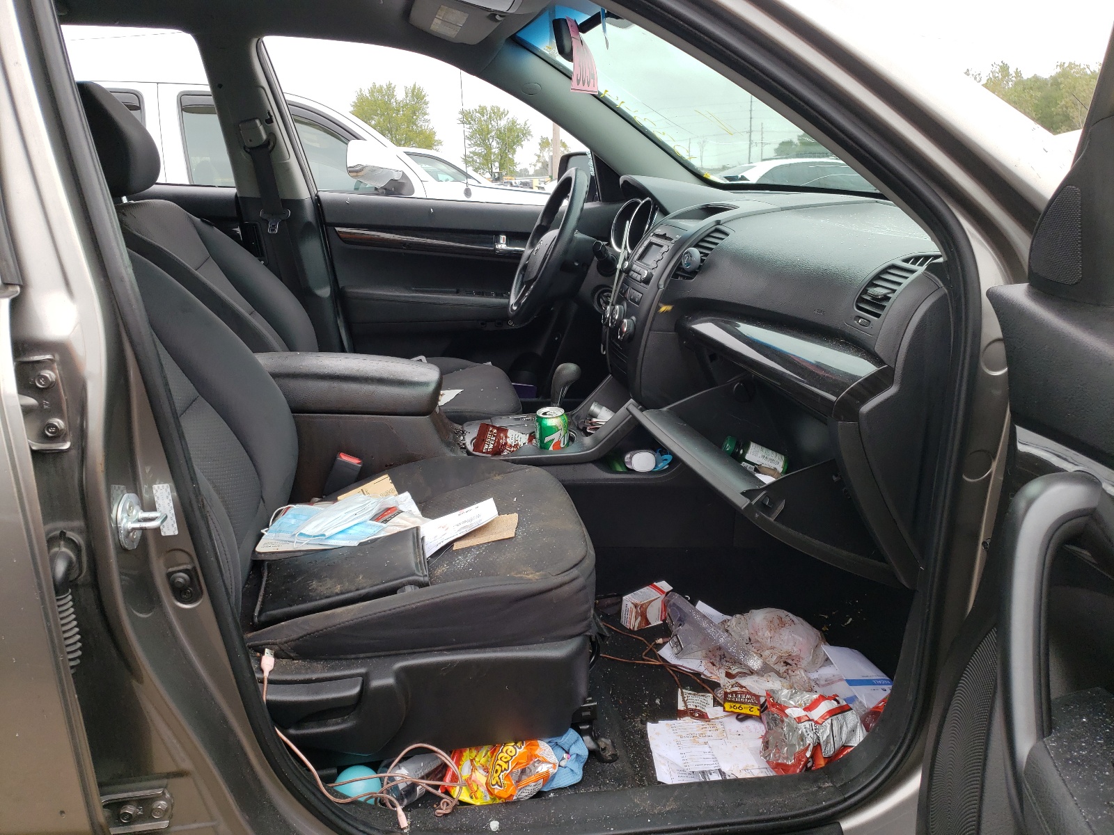 Photo 5 from auction – 2011 KIA SORENTO BA with VIN 5XYKTCA11BG123344