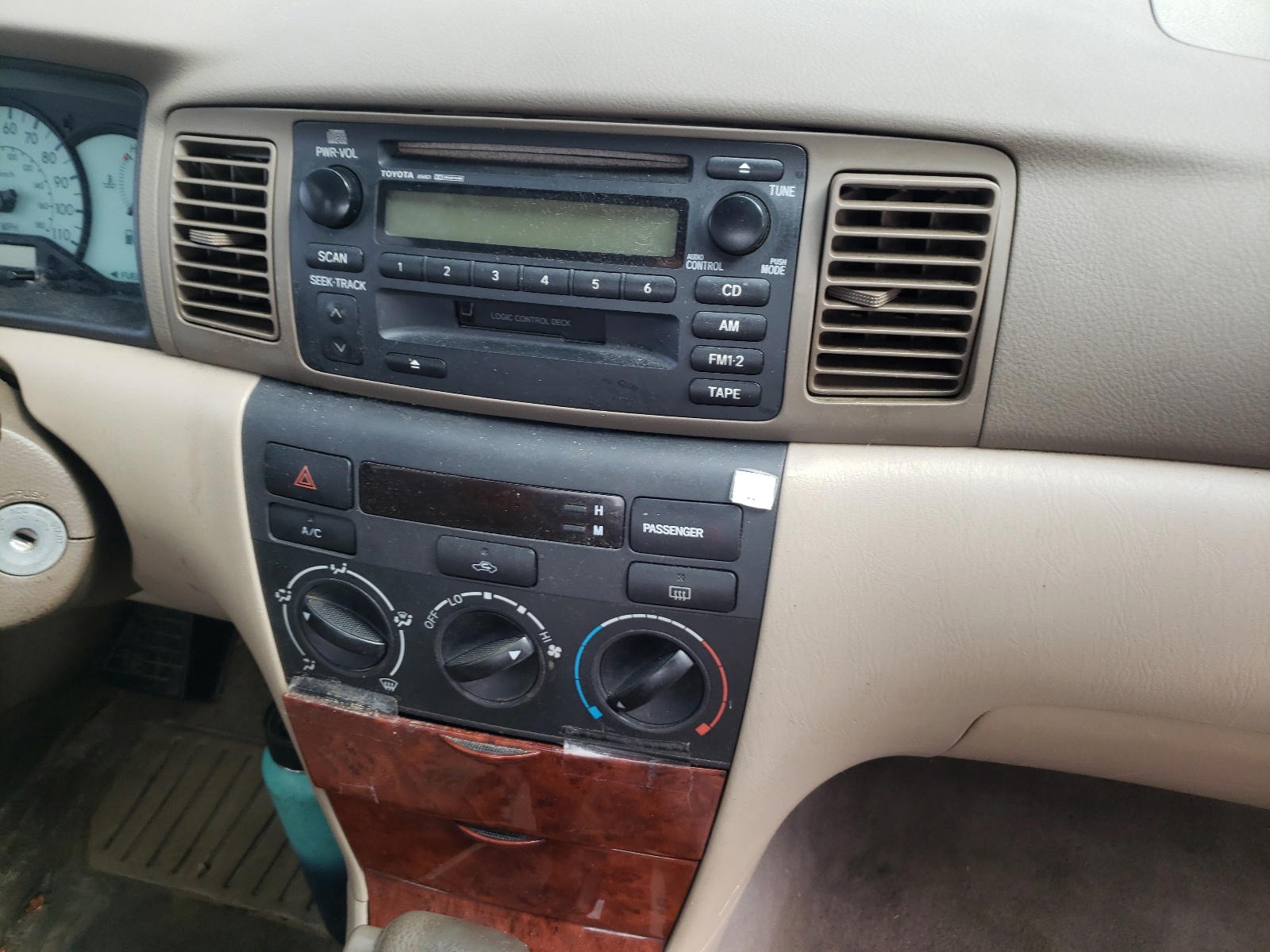 Photo 9 from auction – 2003 TOYOTA COROLLA CE with VIN JTDBR32E330028596