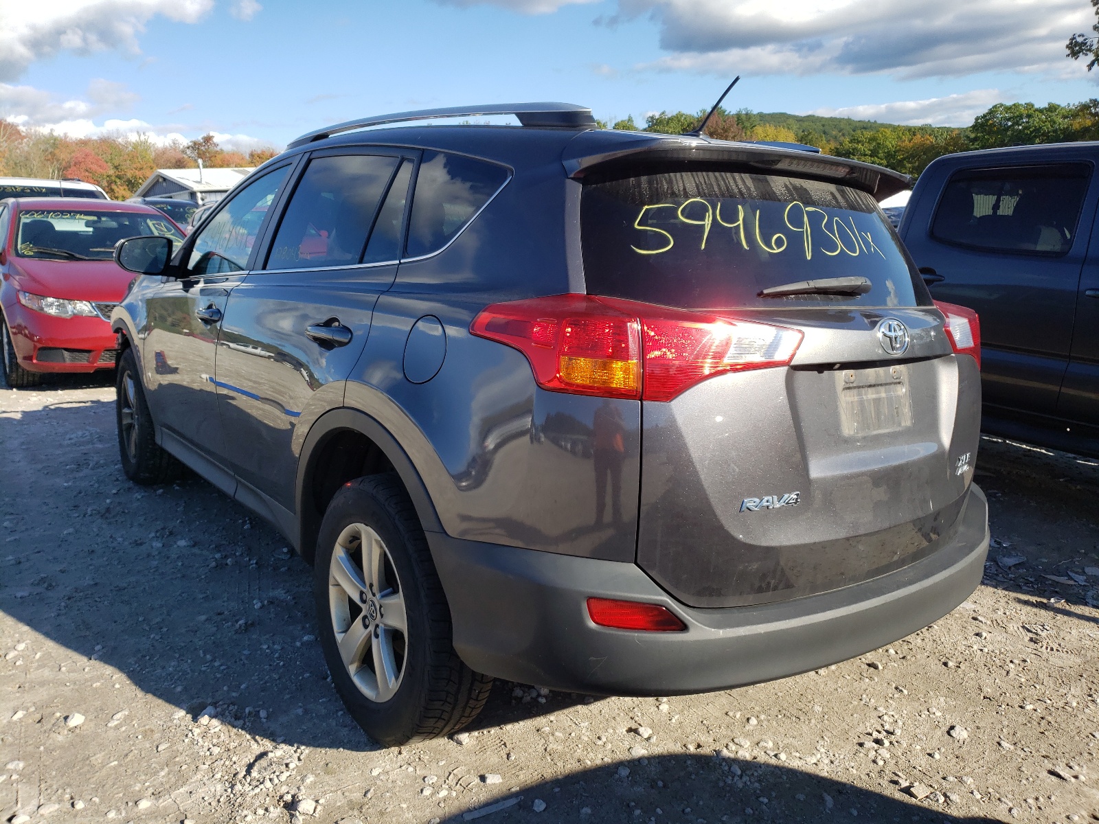 Photo 3 from auction – 2015 TOYOTA RAV4 XLE with VIN 2T3RFREVXFW290461