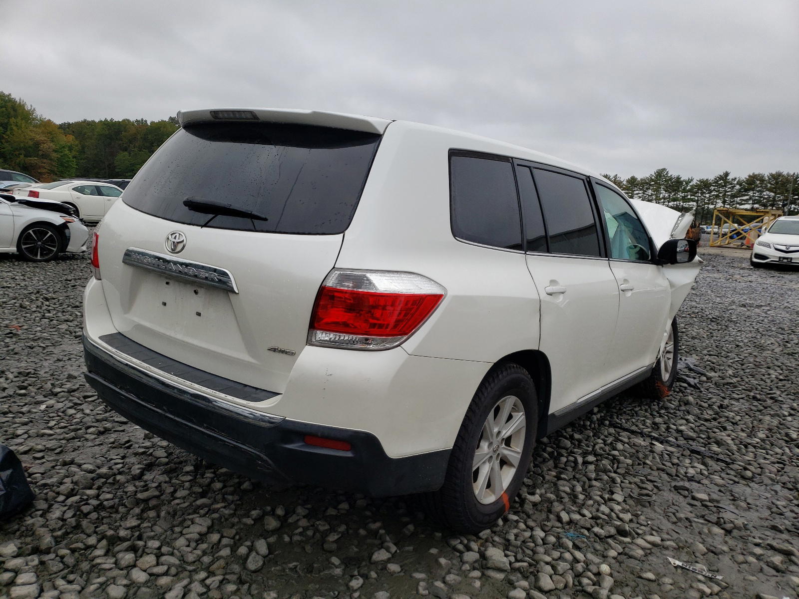 Photo 4 from auction – 2013 TOYOTA HIGHLANDER with VIN 5TDBK3EH4DS245714