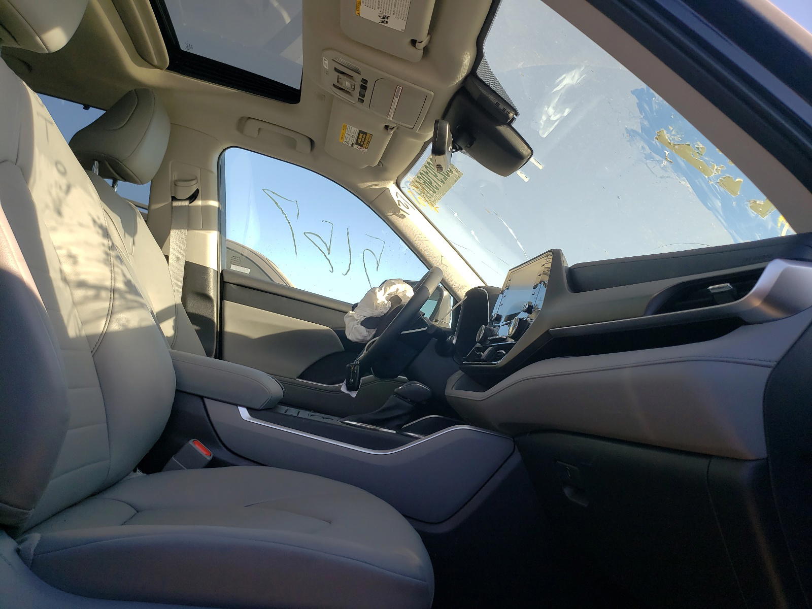 Photo 5 from auction – 2021 TOYOTA HIGHLANDER with VIN 5TDGBRCH2MS038413