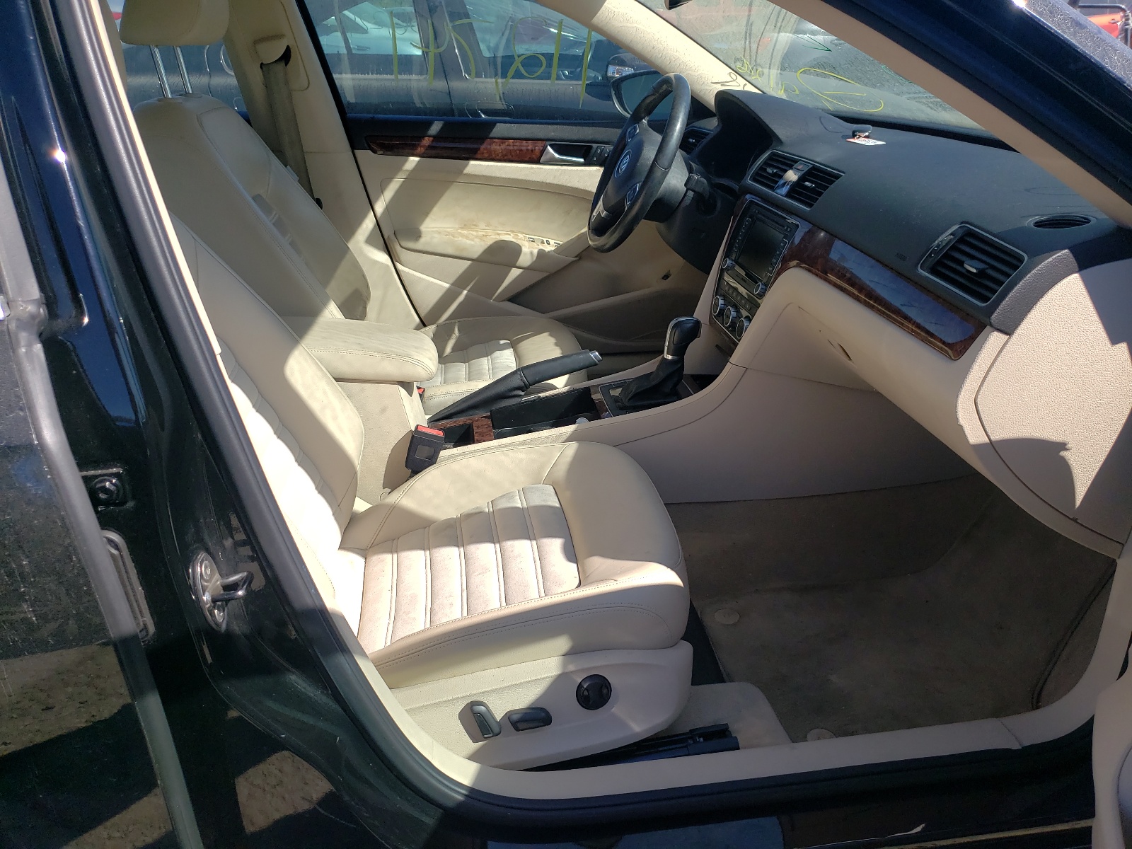 Photo 5 from auction – 2012 VOLKSWAGEN PASSAT SEL with VIN 1VWCP7A34CC091106