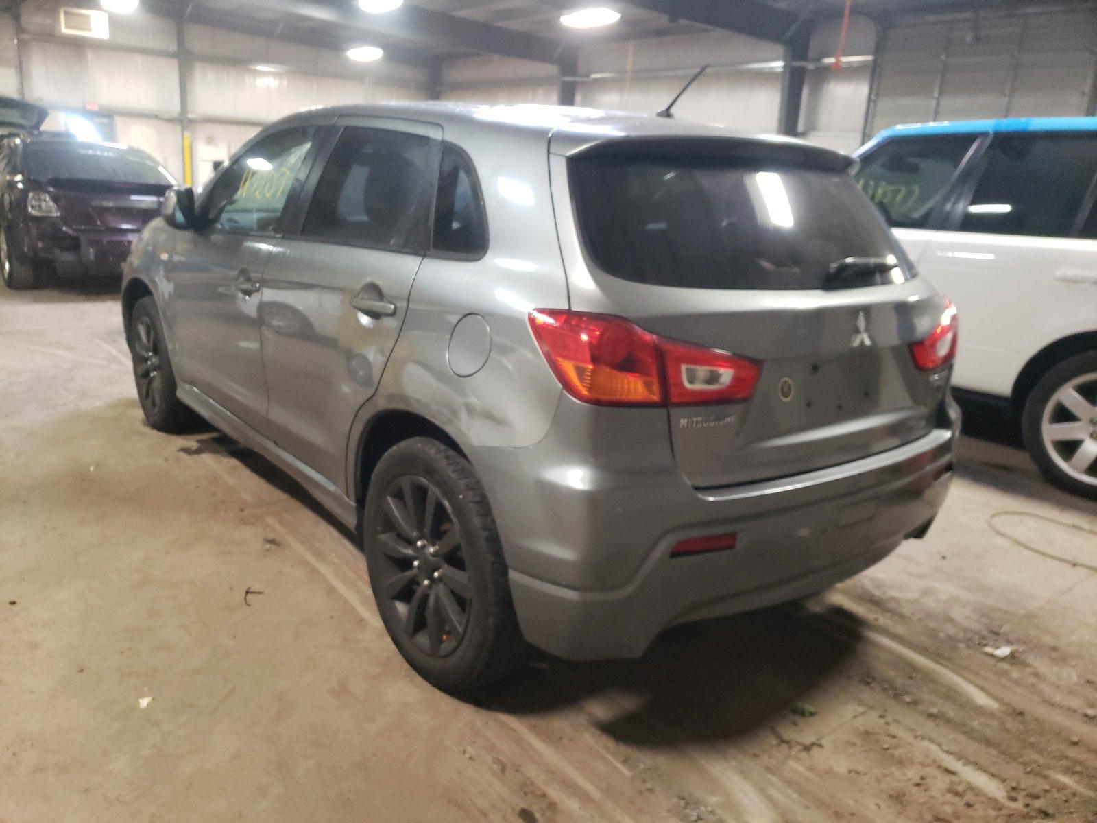 Photo 3 from auction – 2011 MITSUBISHI OUTLANDER with VIN JA4AR4AU8BZ017026