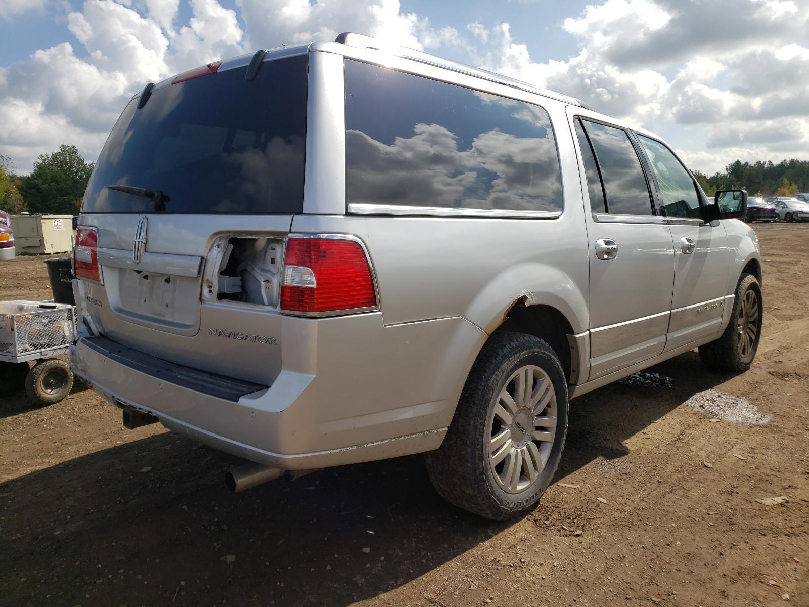 Photo 4 from auction – 2012 LINCOLN NAVIGATOR with VIN 5LMJJ3J51CEL01079