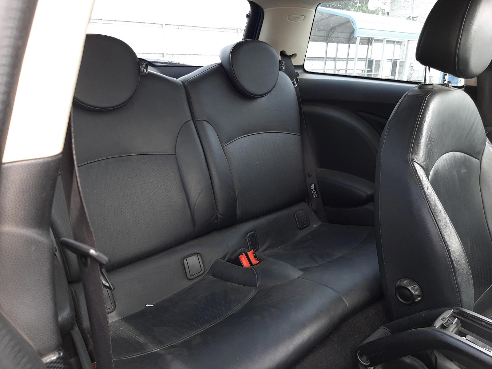 Photo 6 from auction – 2011 MINI COOPER S with VIN WMWSV3C56BTY10881