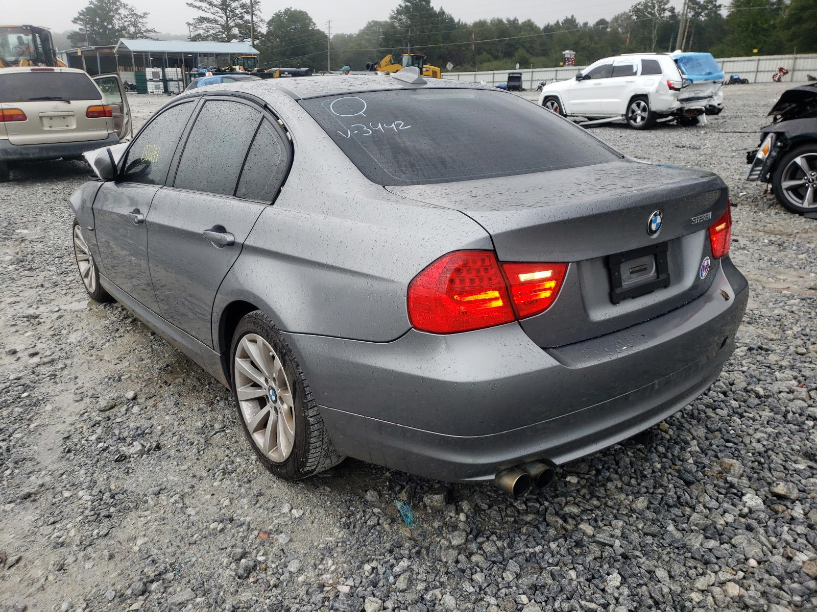 Photo 3 from auction – 2011 BMW 328 I with VIN WBAPH7G58BNN03442