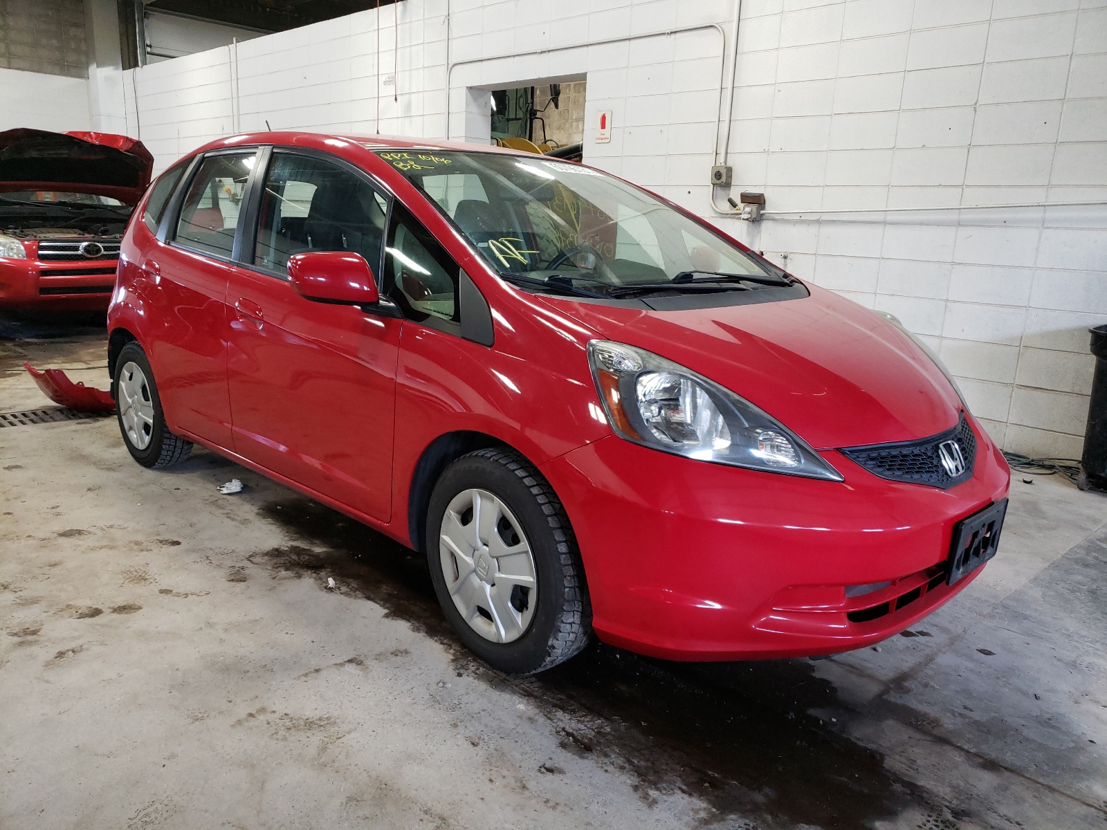 HONDA FIT 2013 with VIN JHMGE8H3XDC037380 - Photo from auction