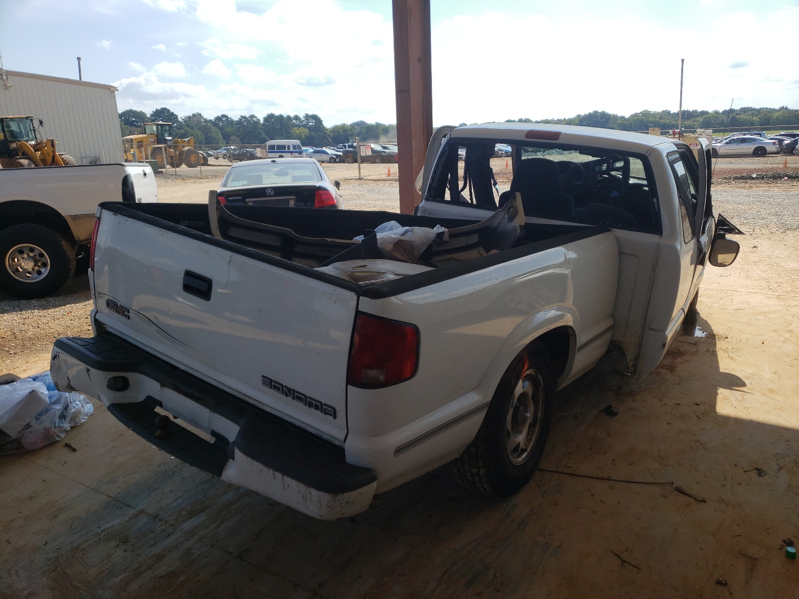 Photo 4 from auction – 1998 GMC SONOMA with VIN 1GTCS19X9W8508698