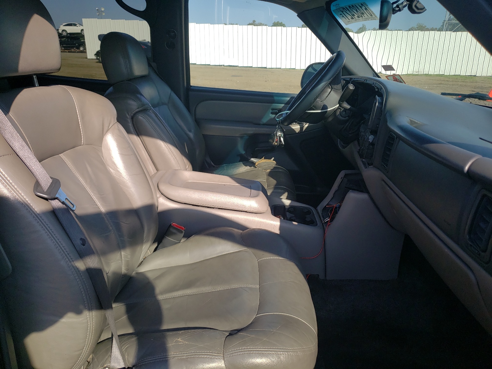 Photo 5 from auction – 2001 CHEVROLET SUBURBAN K with VIN 1GNFK16T41J305211