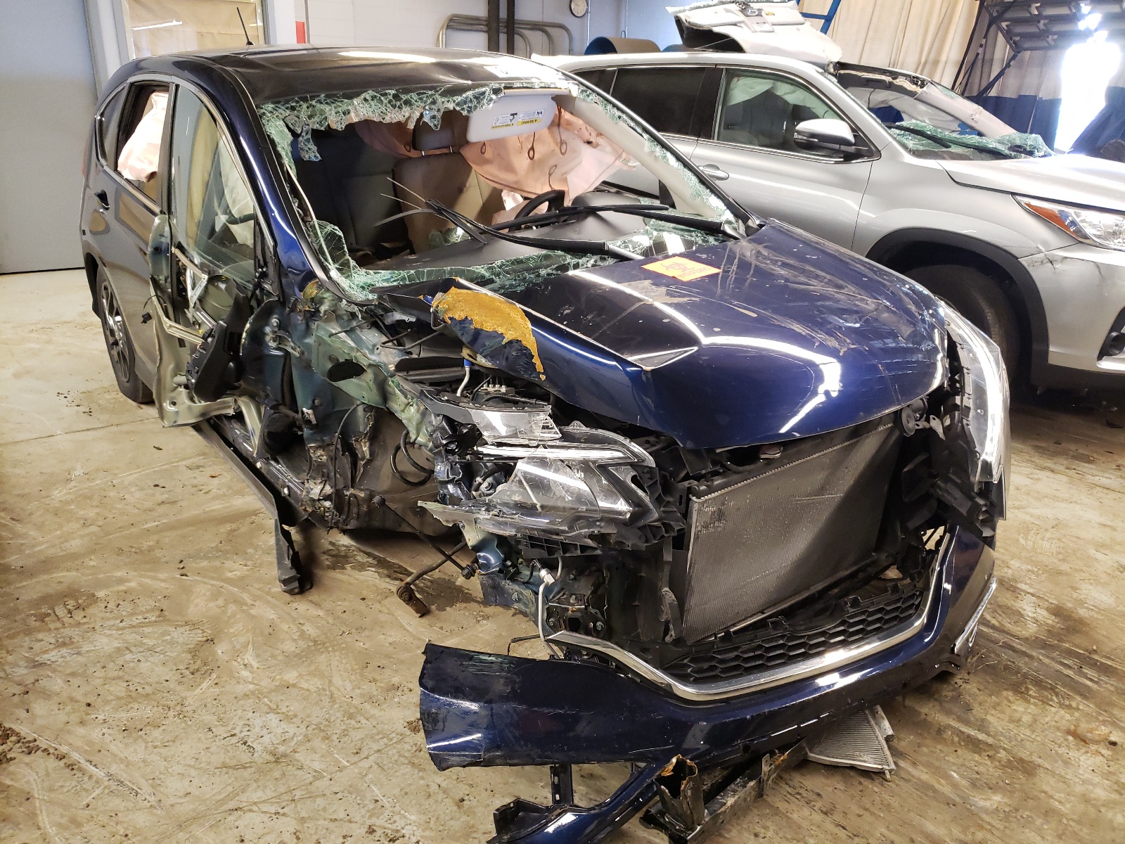 HONDA CR-V EX 2016 with VIN 2HKRM4H5XGH726058 - Photo from auction
