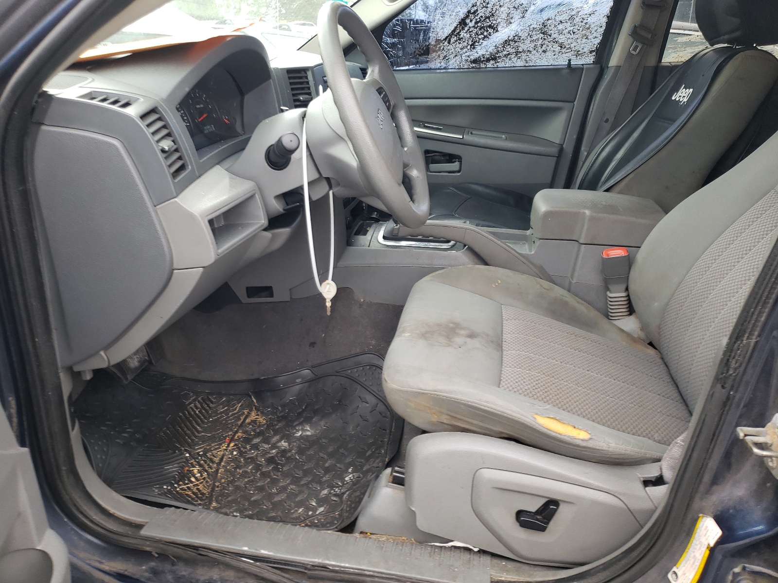 Photo 5 from auction – 2005 JEEP GRAND CHER with VIN 1J4GR48K85C516284
