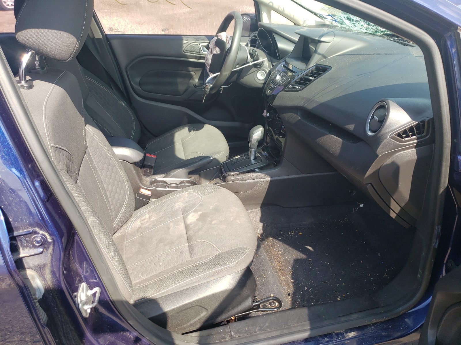 Zdjęcie 5 z aukcji – 2016 FORD FIESTA SE z VIN 3FADP4EJ5GM154304