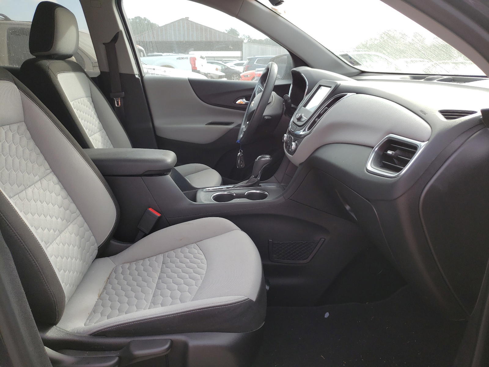 Photo 5 from auction – 2018 CHEVROLET EQUINOX LT with VIN 3GNAXJEV0JS581897