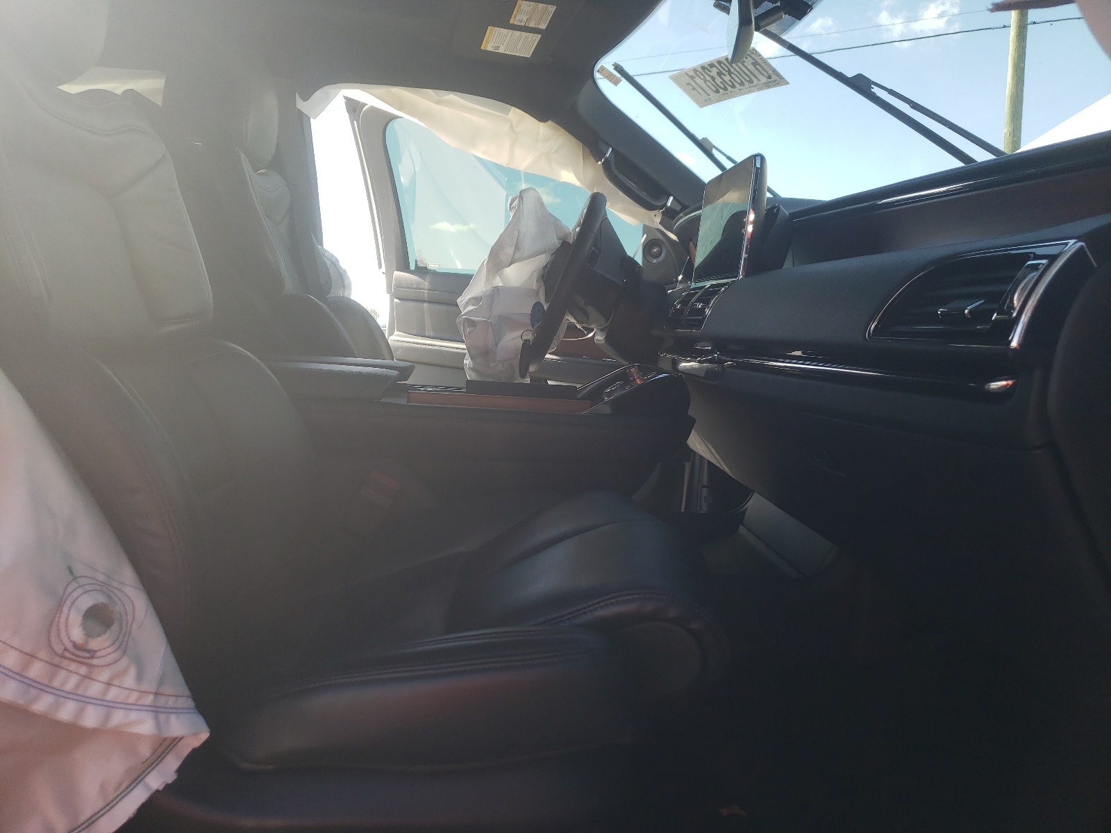 Photo 5 from auction – 2020 LINCOLN NAVIGATOR with VIN 5LMJJ2LT2LEL17958