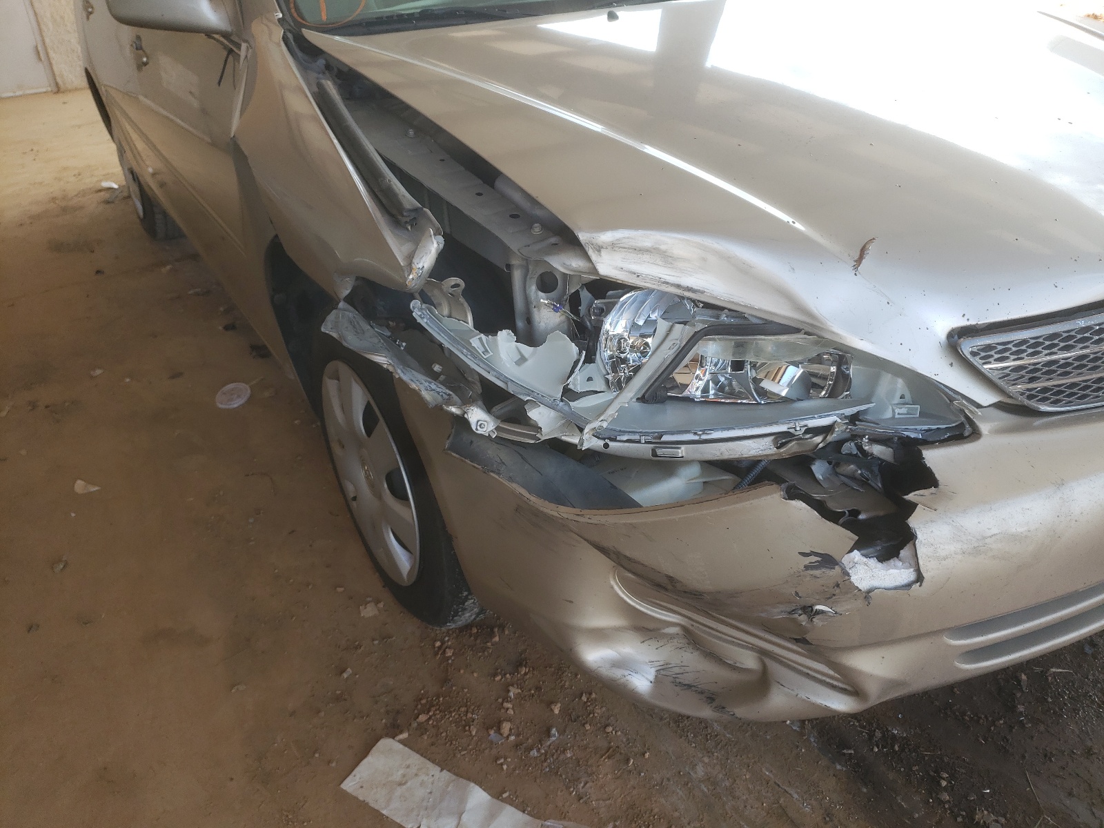 Photo 9 from auction – 2004 TOYOTA CAMRY LE with VIN 4T1BE32K14U934091