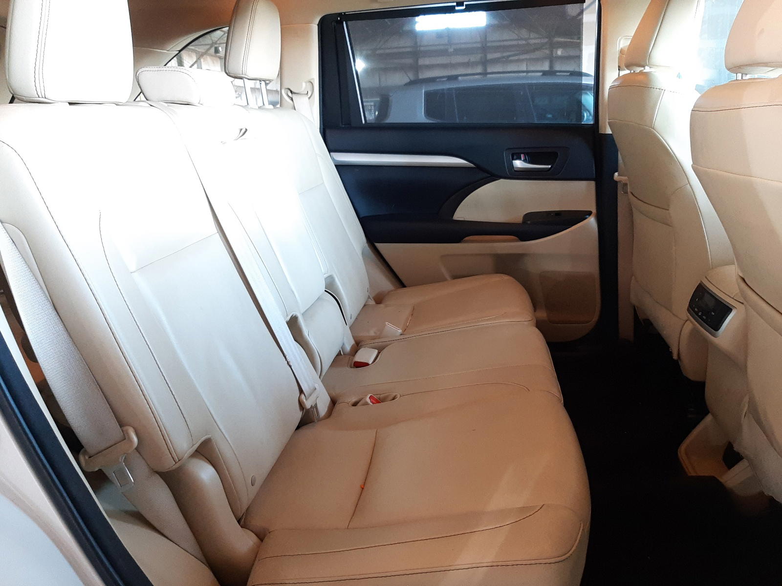 Photo 6 from auction – 2015 TOYOTA HIGHLANDER with VIN 5TDKKRFH6FS119231