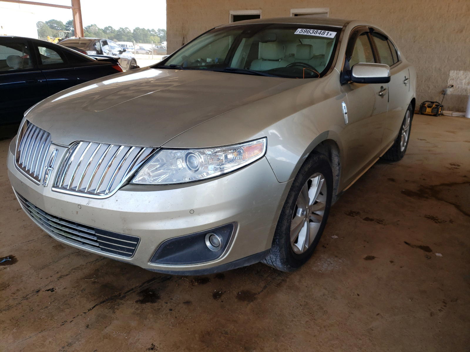 Photo 2 from auction – 2011 LINCOLN MKS with VIN 1LNHL9DR9BG601355