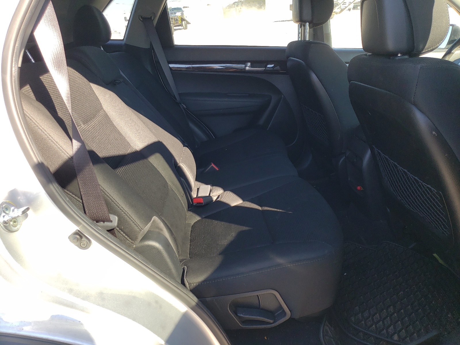 Photo 6 from auction – 2014 KIA SORENTO LX with VIN 5XYKT3A65EG521964