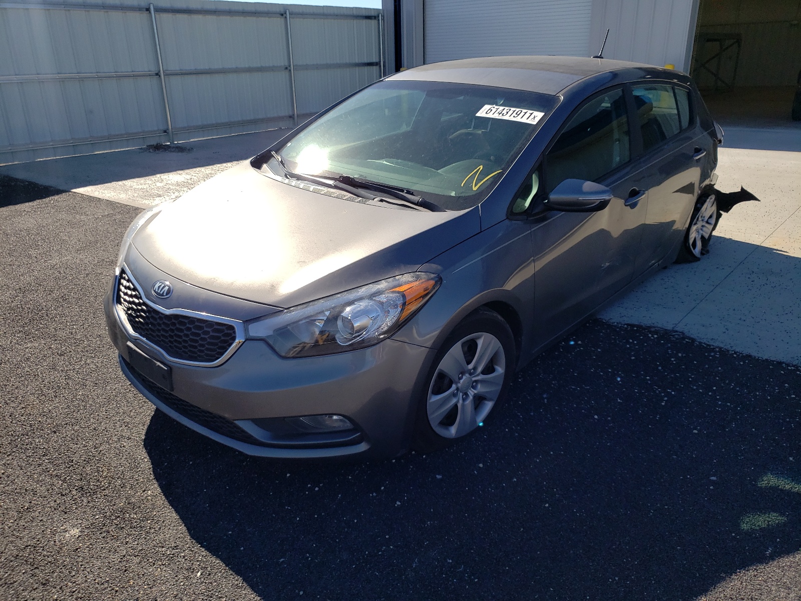 Photo 2 from auction – 2016 KIA FORTE LX with VIN KNAFK5A88G5586284